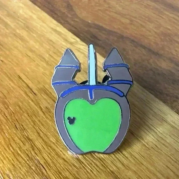 2015 DISNEY HIDDEN MICKEY HALLOWEEN PURPLE MALIFICENT CANDY APPLE PIN 4 OF 7 - Picture 1 of 2